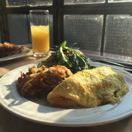 Slick Willie Table & Bar